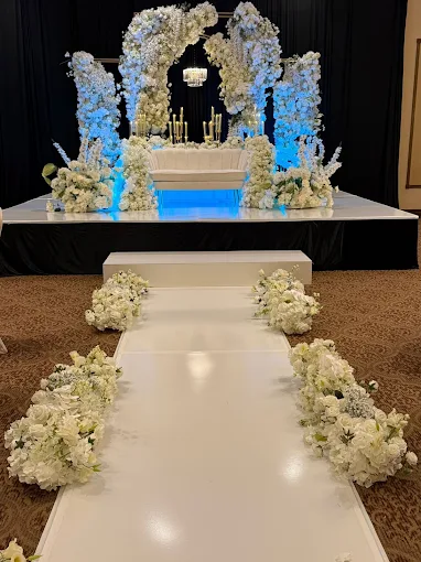 Statement Bloom-Color Arch